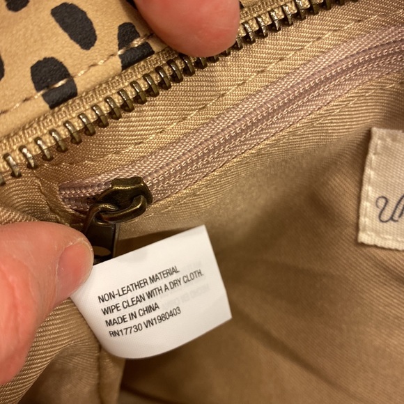 EUC Target Universal Thread cheetah print crossbody - Picture 4 of 4